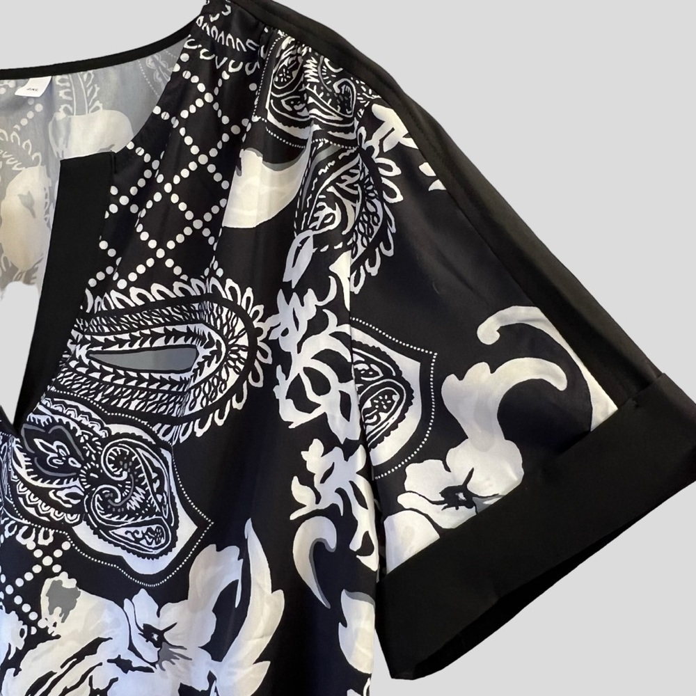 Women’s Top 2XL Black White Floral Paisley Split Neck - Picture 7 of 15